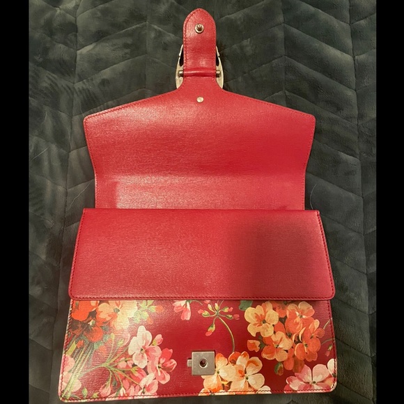 Gucci Bloom Dionysus Bag, Medium Size, Silver Hardware & chain, Red Floral Color - Picture 6 of 15